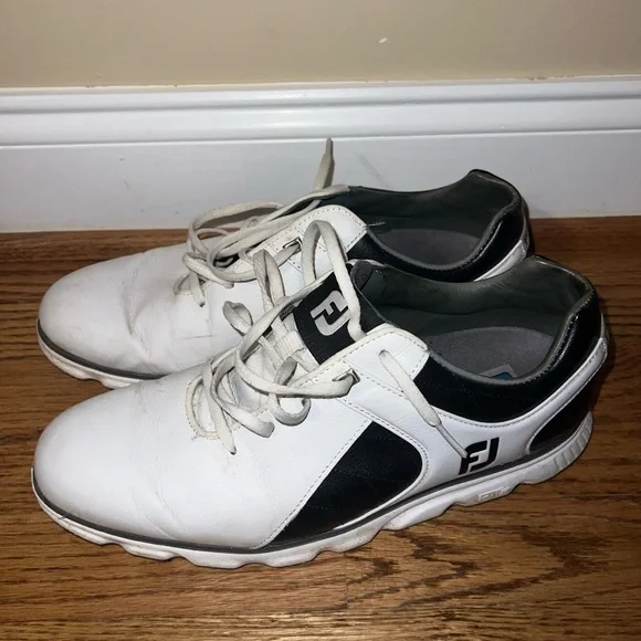 FootJoy | Shoes | Footjoy White And Black Golf Shoes With  display picture 2